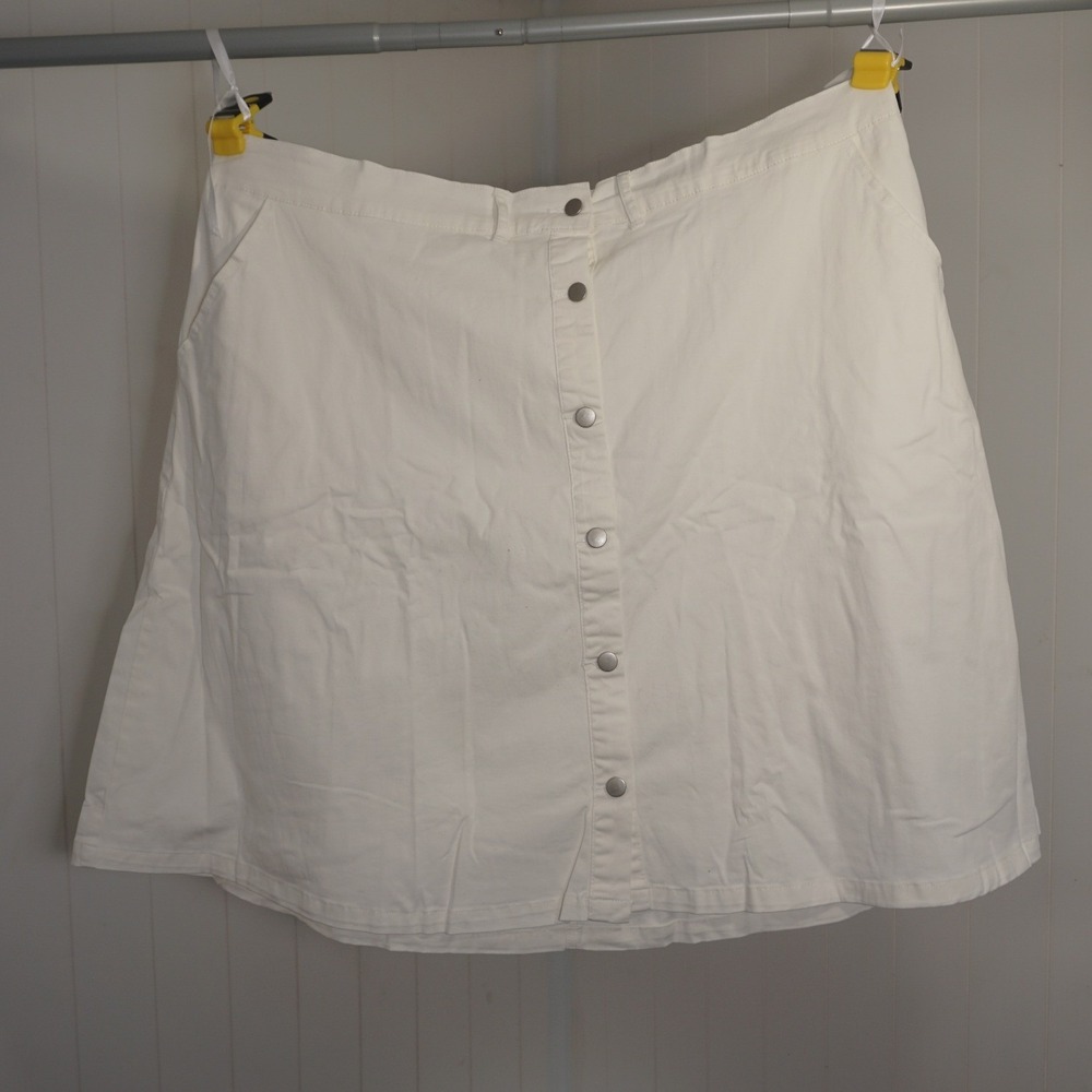 Agnes Orinda 4X White Denim Button Front Mini Skirt With Belt